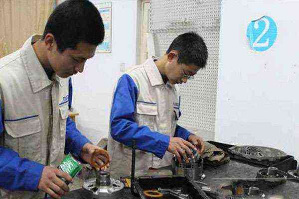 汽車(chē)(chē)運(yùn)(yùn)用與維修